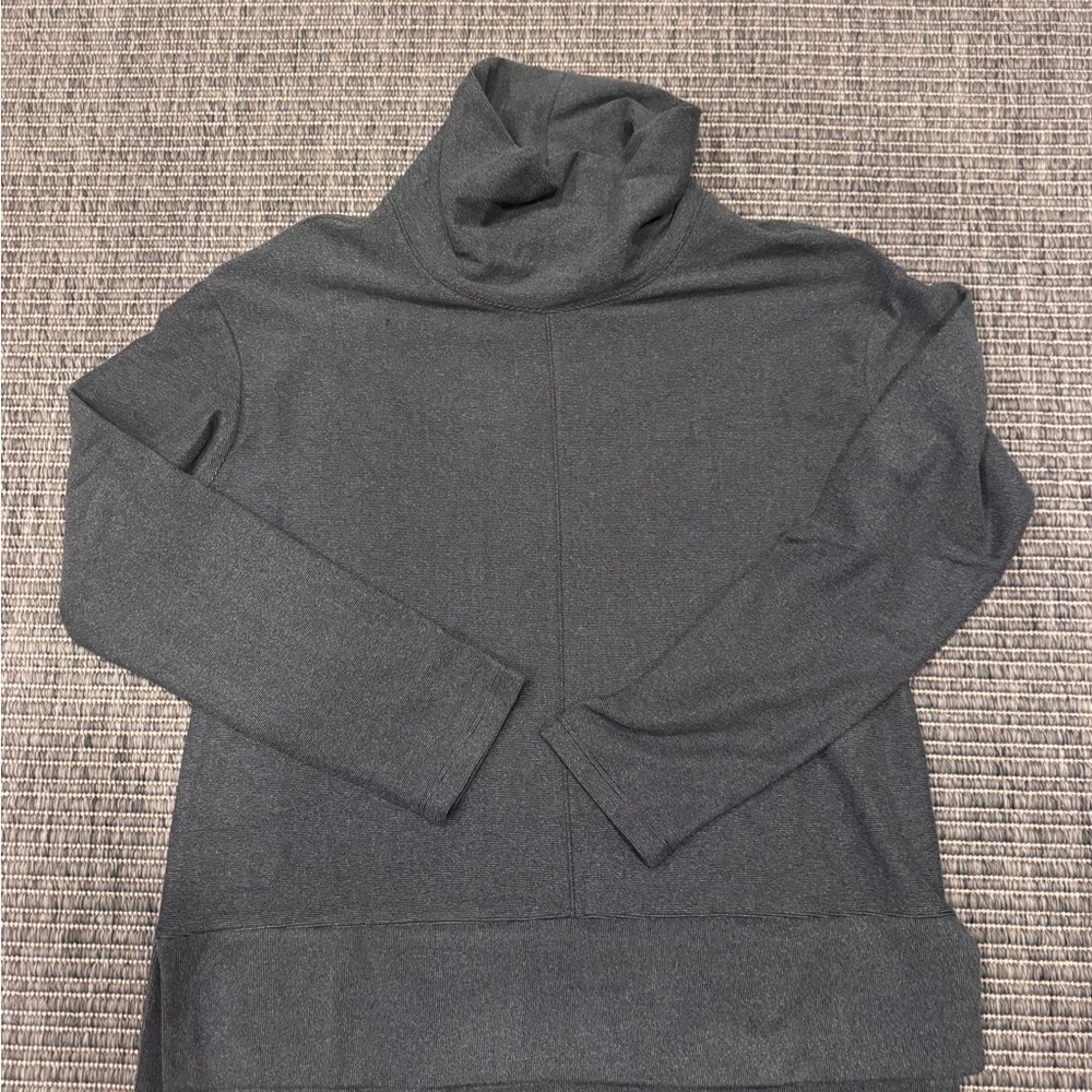 Avalanche Black and Gray Turtleneck Sweatshirt
